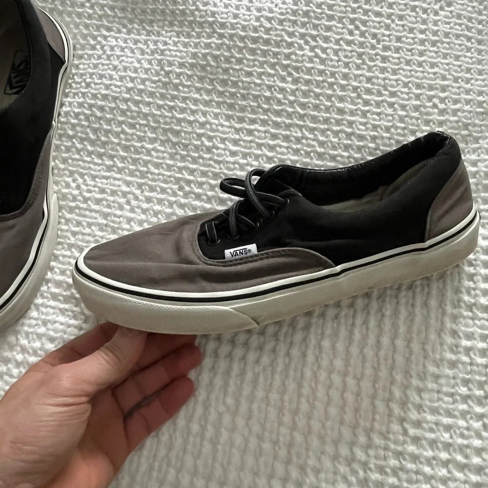 Vans - Picture 2 of 4